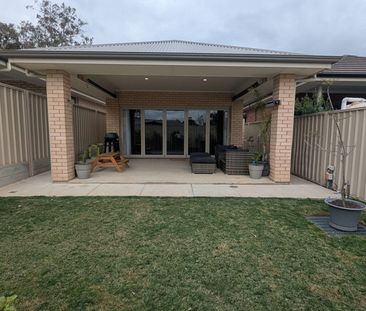 Stylish, Modern 3-Bedroom Home in Peaceful Vista Location! - Photo 5