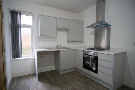 3 bedroom flat to rent - Photo 5