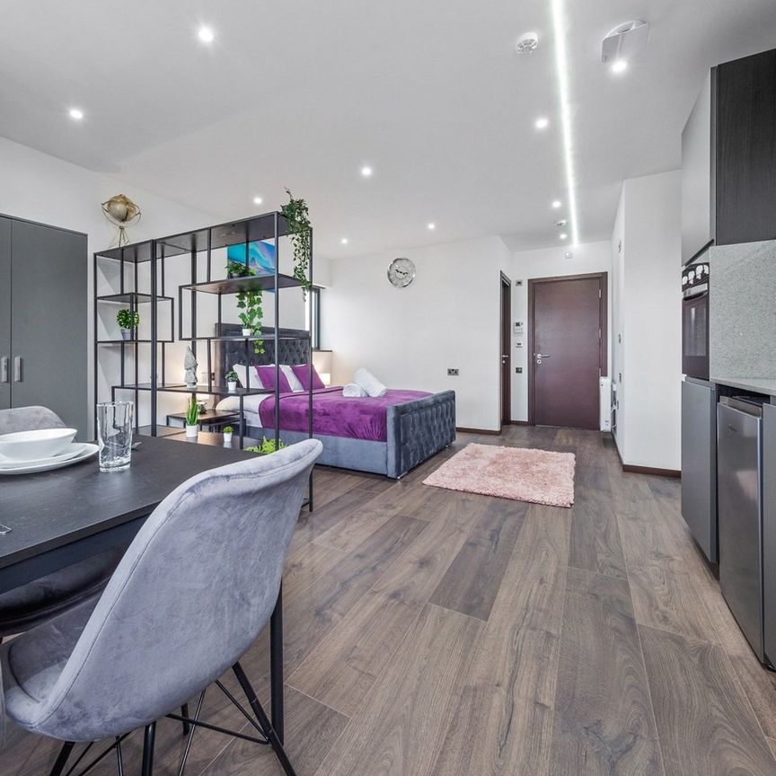 Studio Flat, Woodstock Road, NW11 - Photo 1