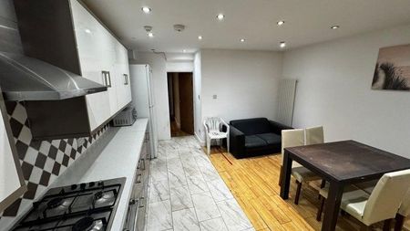 6 bedroom house of multiple occupation to rent - Photo 4