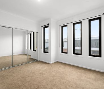 Beautiful townhouse in the coastal suburb of Taperoo! - Photo 2