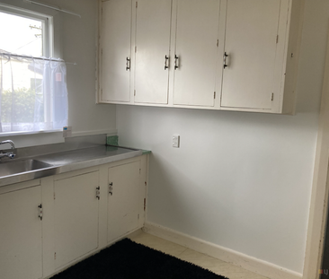 Charming 2-Bedroom Cottage with Spacious Section & Garage - Photo 2