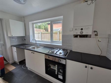 2 bedroom terraced house to rent - Photo 2