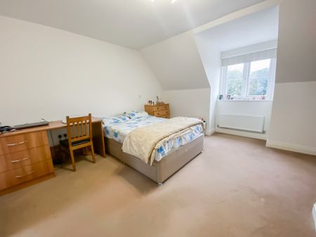 3 bed terraced house to rent in Denton Way, Langley, SL3 - Photo 5