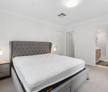 Executive Living on St Georges Terrace: Fully Furnished 3 Bedroom Apartment - Photo 5