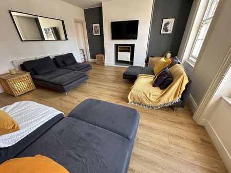 6 bedroom terraced house to rent - Photo 2