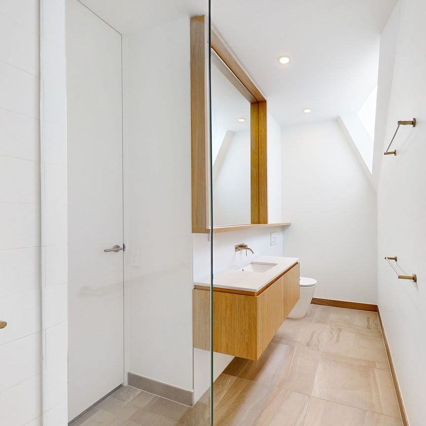 Elegant & Contemporary Townhouse in the Heart of Richmond - Photo 1