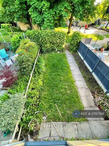 3 bedroom terraced house to rent - Photo 5