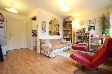 Perleybrooke Lane, Woking - 1 bedroomProperty for lettings - Seymours - Photo 3