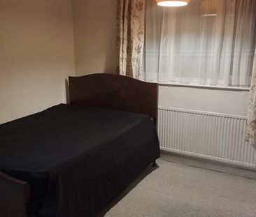 Room in a Shared House, Stockport Road, SW16 - Photo 2