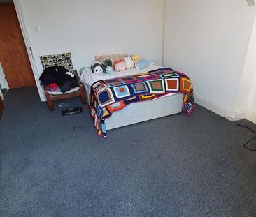 4 bedroom flat to rent - Photo 3