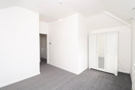 2 bedroom end of terrace house to rent - Photo 2
