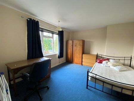 5 bedroom semi-detached house to rent - Photo 2