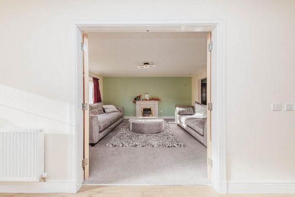 4 bedroom detached house to rent - Photo 1