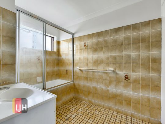 ONE OF THE BIGGEST TWO BEDROOM UNITS IN PRIME LOCATION! - Photo 1