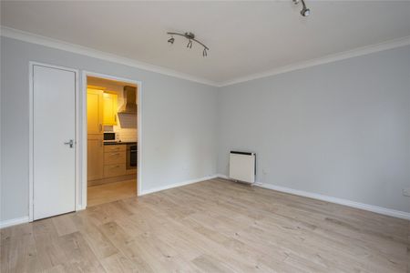 Byron Court, E11 - Photo 3