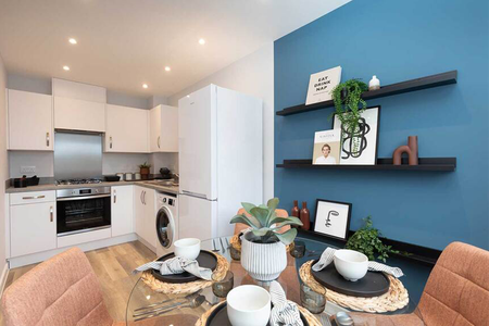 5 bedroom detached house to rent - Photo 2