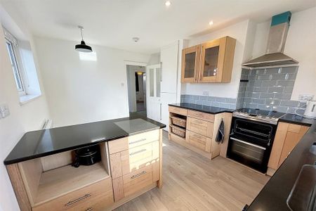 3 bedroom detached bungalow to rent - Photo 4
