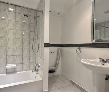 Sérénité moderne, appartement rénové, demi-sous-sol à Saint-Léonard - Photo 2