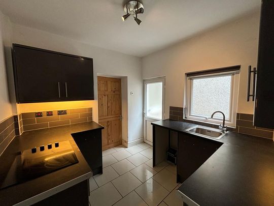 3 bedroom terraced house to rent - Photo 1