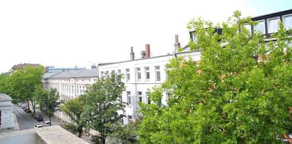 Mitten in der City! - Tolle 2- Zimmer Wohnung mit Balkon und Wohnküche, 3. OG. links, Deb-Nr. 40107 - Photo 2