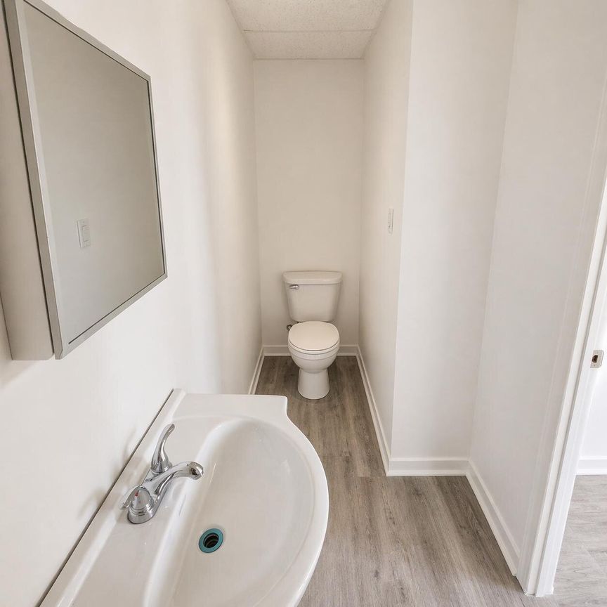 Immeuble - 103-105 King Est Joli 3 Et Demi Rénové - Centre-Ville - Photo 1