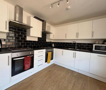 1 bedroom in a house share to rent - Photo 3