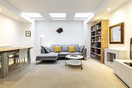 2 bedroom flat to rent - Photo 2