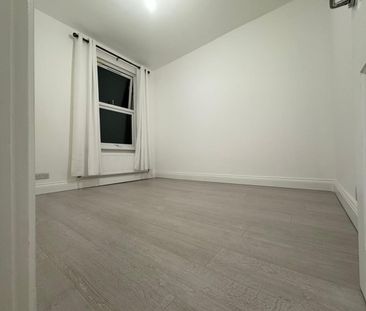 3 Bed Terraced House, Latimer Avenue, E6 - Photo 6