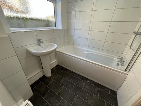 4 bedroom bungalow to rent - Photo 2