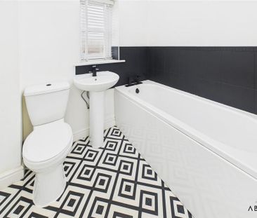 3 bedroom semi-detached house to rent - Photo 6