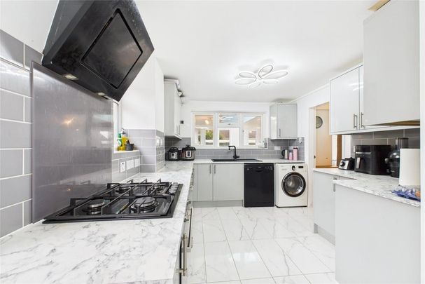 3 bedroom semi-detached house to rent - Photo 1