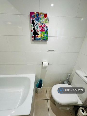 2 bedroom end of terrace house to rent - Photo 5