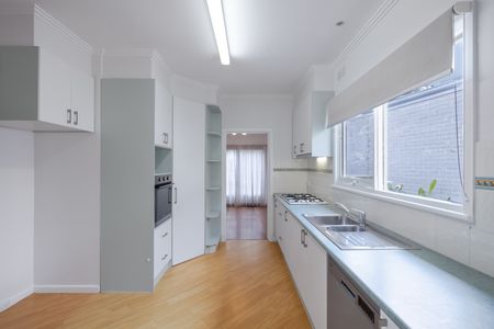 35 Voumard Street, Oakleigh South VIC 3167 - House For Rent | Domain - Photo 3