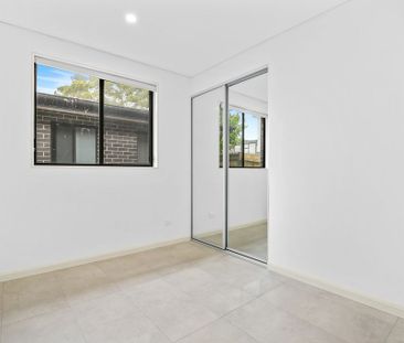 Luxuriously Designed, Near New, Stylish And Sun Kissed Executive St... - Photo 2