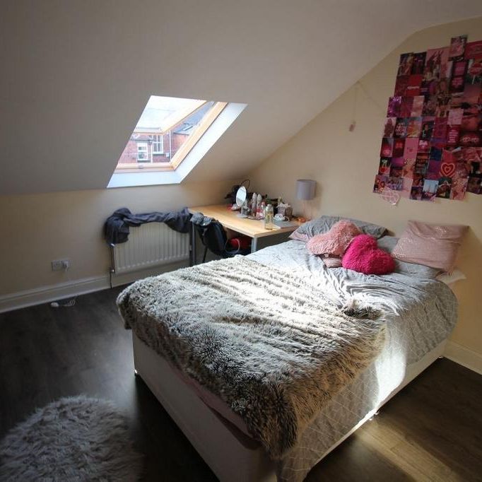 4 bedroom flat to rent - Photo 1