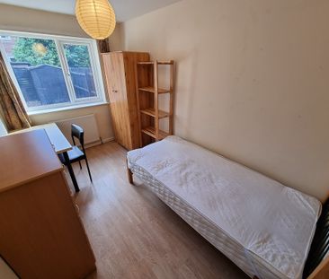 6 Bed Student Accommodation - Photo 4