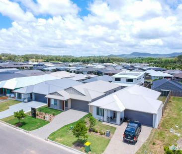 Stylish Pimpama Home with High-End Finishes - Photo 6