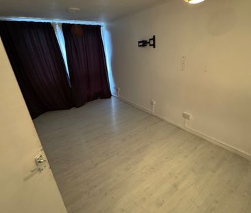 1 Bed Flat, Rodney Close, B16 - Photo 2