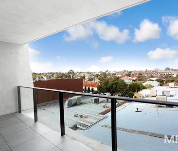 Stylish living in a prime location - Photo 5