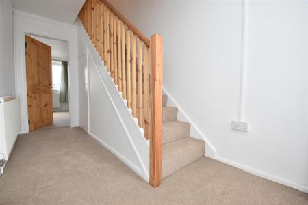 3 bedroom maisonette to rent - Photo 2
