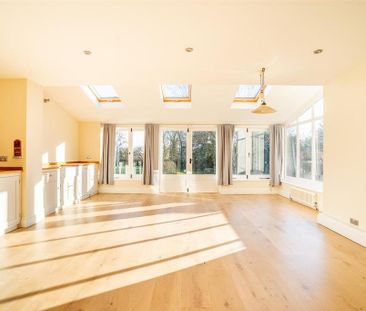 4 bedroom detached house to rent - Photo 4