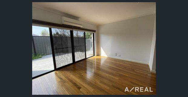 Location, location, location! - Photo 1