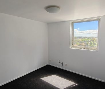 Ultra-Convenient 2 Bed, 2 Bath with Parking & Rooftop Views - Photo 3