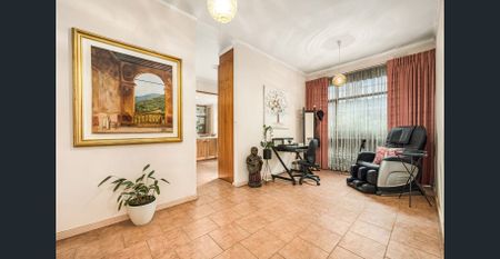 Spacious Family Home in Strathmore Village - Photo 2