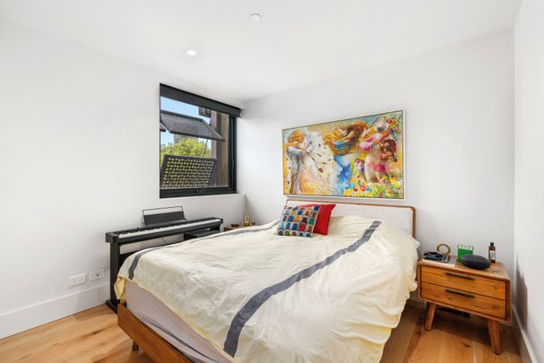 Private Luxury Living with Panoramic City, Bay & Lake Views - Photo 1