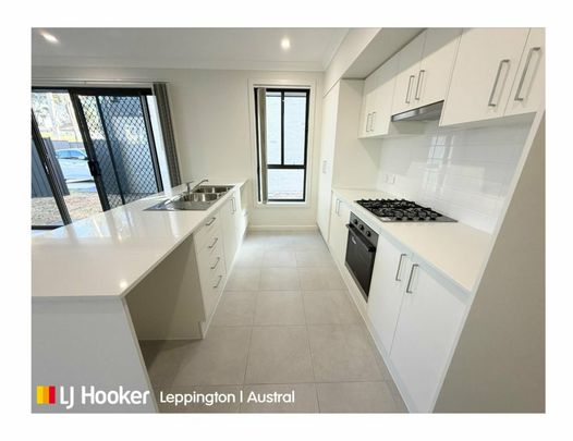 Modern & Spacious Family Home - Photo 1