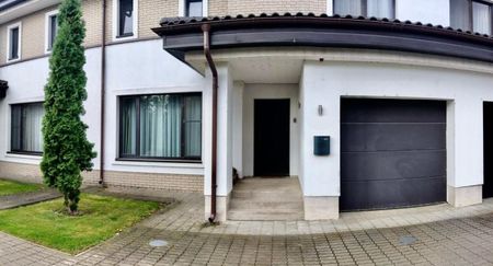 Vila de inchiriat 4 camere stil englezesc zona Pipera - Iancu Nicolae, Bucuresti - Fotografie 3