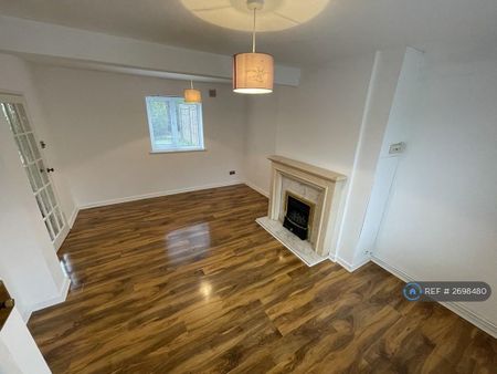 3 bedroom semi-detached house to rent - Photo 2