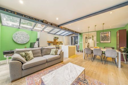 St Quintin Gardens, North Kensington, W10, London - Photo 3